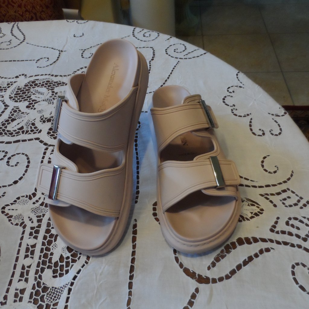 Alexander Mcqueen Light Pink Rubber Slide Sandals Size 39b